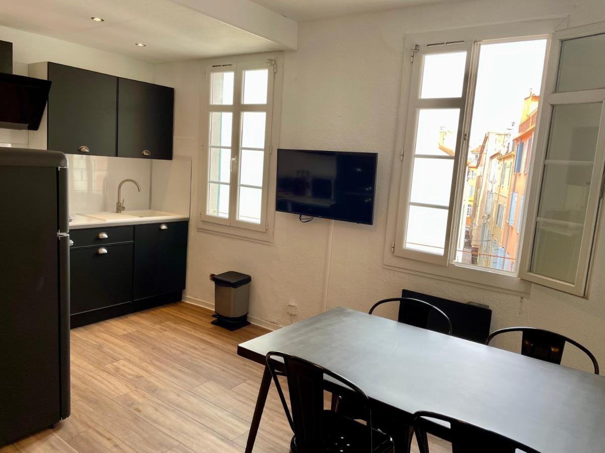 Republique - Dauder De Selva Apartment